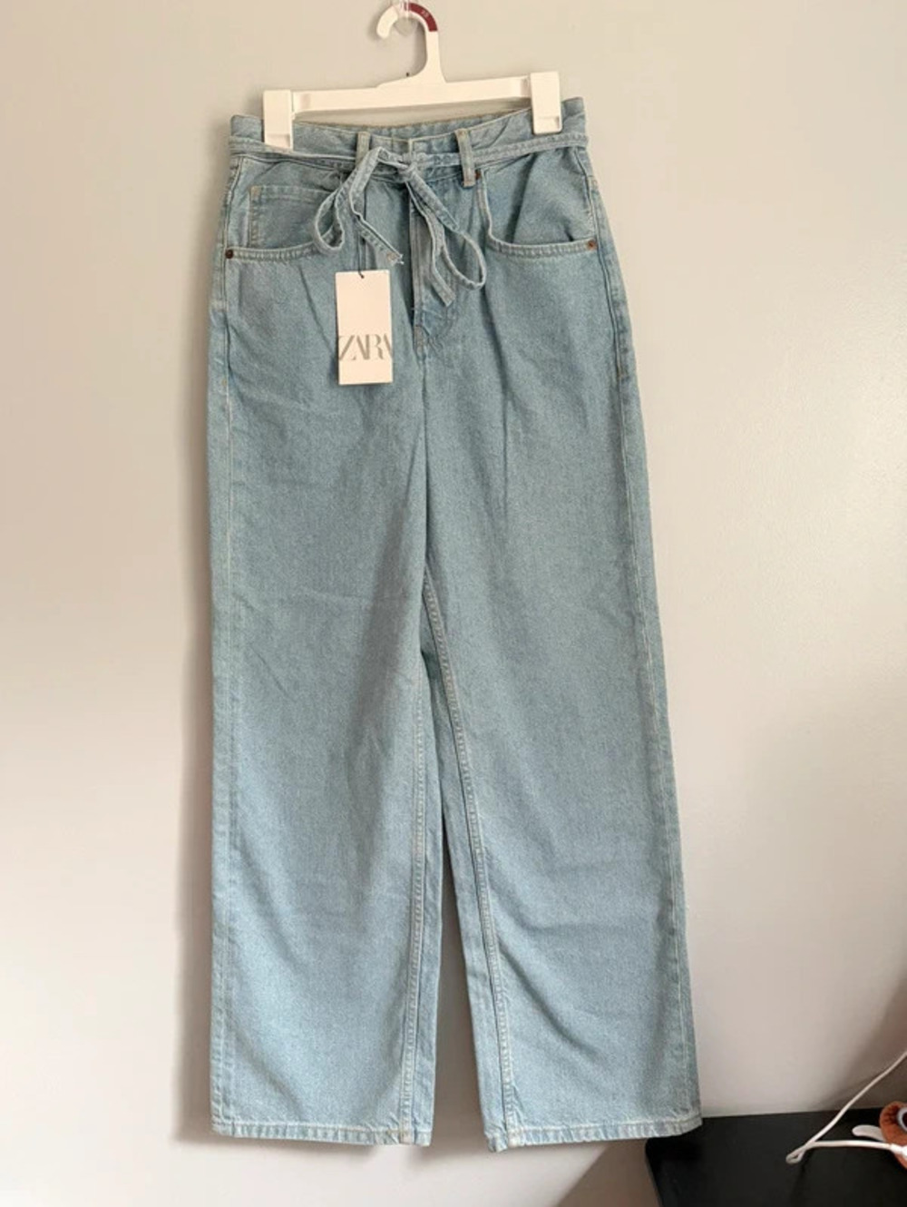 Zara NWT Light Wash Wide Leg Belted Jeans Size 28